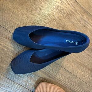 Vivaia Square Toe V-Cut flat, navy, size 43